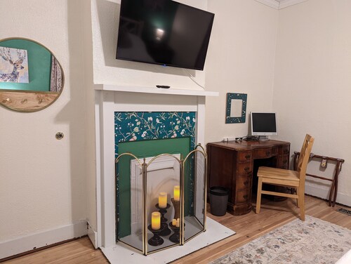 Charming Bungalow in the Heart of Elberton! Short walk to downtown!