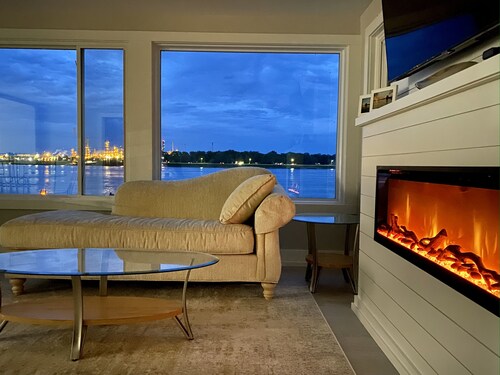 Blue Water Hideaway...Awesome renovation...Incredible River Views...Free Wifi