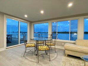 Interior - Blue Water Hideaway...Awesome renovation...Incredible River Views...Free Wifi (Marysville)