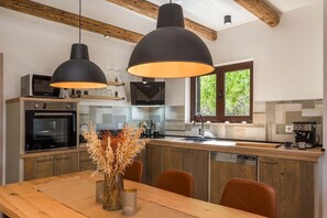 Køleskab, mikrobølgeovn, ovn, kogeplade