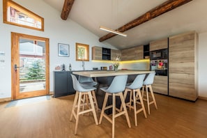 Fridge, microwave, oven, stovetop - Chalet 4* Face Nord Cyrelia -La Plagne Les Coches- 15 people - Skis on feet (La Plagne-Tarentaise)