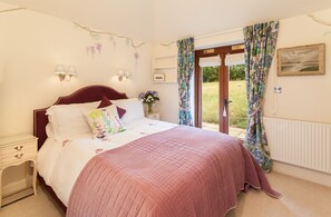 9 bedrooms, in-room safe, iron/ironing board, free WiFi - Exclusive and private regenerative farming estate set in the English countryside (Worcester)