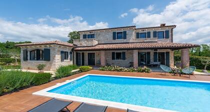 Rustic Villa Noce with pool