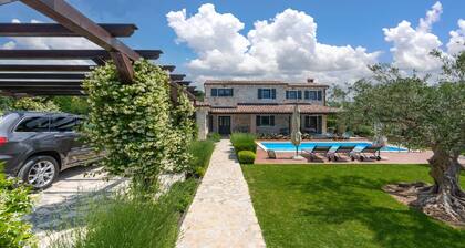 Rustic Villa Noce with pool