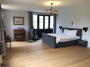 Deluxe Room, 1 Queen Bed, Park View | In-room safe, individually decorated, desk, laptop workspace