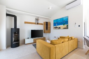 TV - Villa Carimelli with pool and Whirlpool (Kastelir)