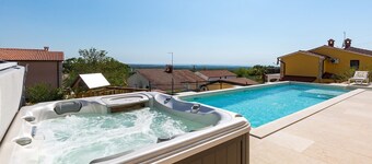 Villa Carimelli with pool and Whirlpool