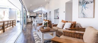 Pet Friendly House Opposite Bokarina Beach