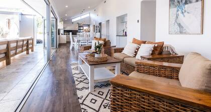 Pet Friendly House Opposite Bokarina Beach