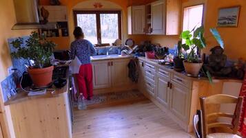 Réfrigérateur, four, plaque de cuisson, cafetiÚre/bouilloire