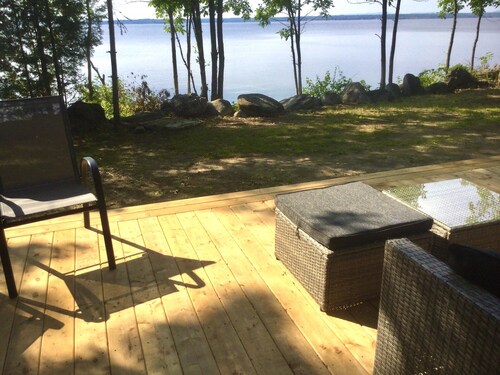 Newly Renovated 4 Bedcottage on the Ottawa River with Sandy Beaches & Warm Water