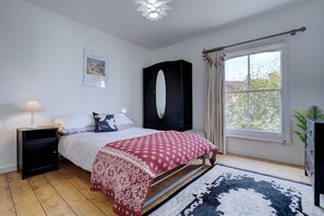 2 slaapkamers, een strijkplank/strijkijzer, wifi, beddengoed