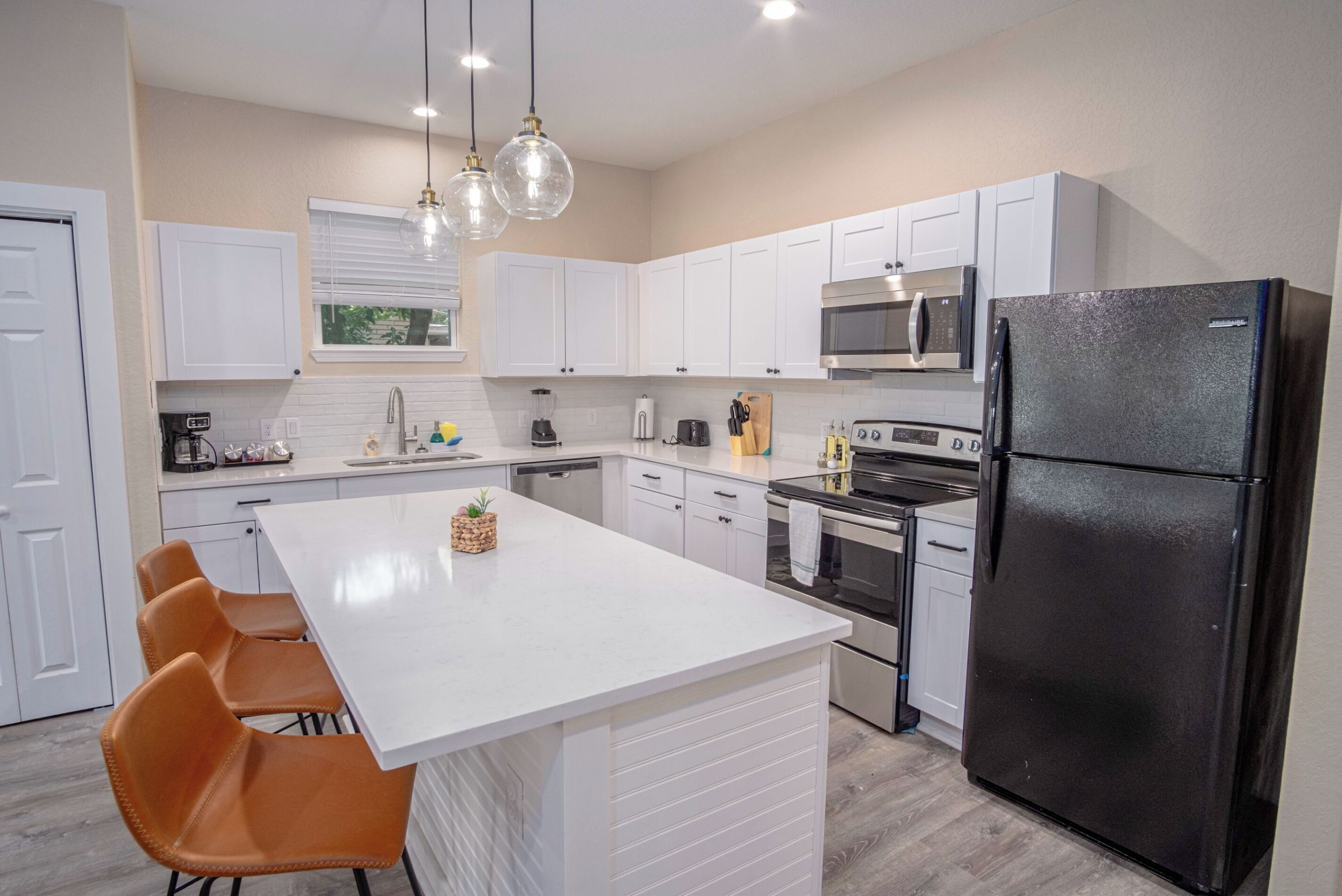 Hus (3 Bedrooms) | Eget kjøkken | Mikrobølgeovn, ovn og spisebord