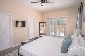 3 bedrooms, laptop workspace, iron/ironing board, bed sheets