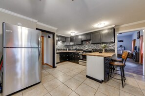 Fridge, microwave, stovetop, dishwasher