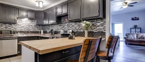 Fridge, microwave, stovetop, dishwasher