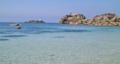 Petite maison proche bourg et Ă 4km des plages de sable blanc