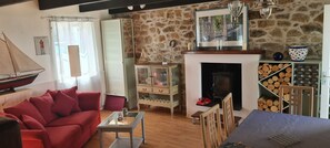 TV, fireplace
