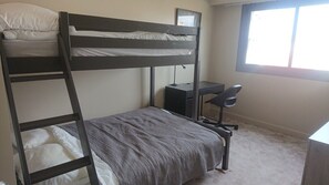3 habitaciones, tabla de planchar con plancha y wifi