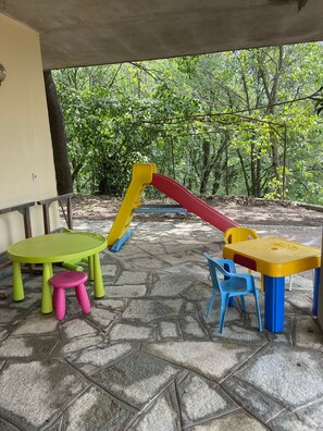 Children’s area - Exclusive villa with pool in the Roero countryside (Sanfrè)