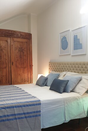6 Schlafzimmer, Schreibtisch, Bügeleisen/Bügelbrett, Reisekinderbett