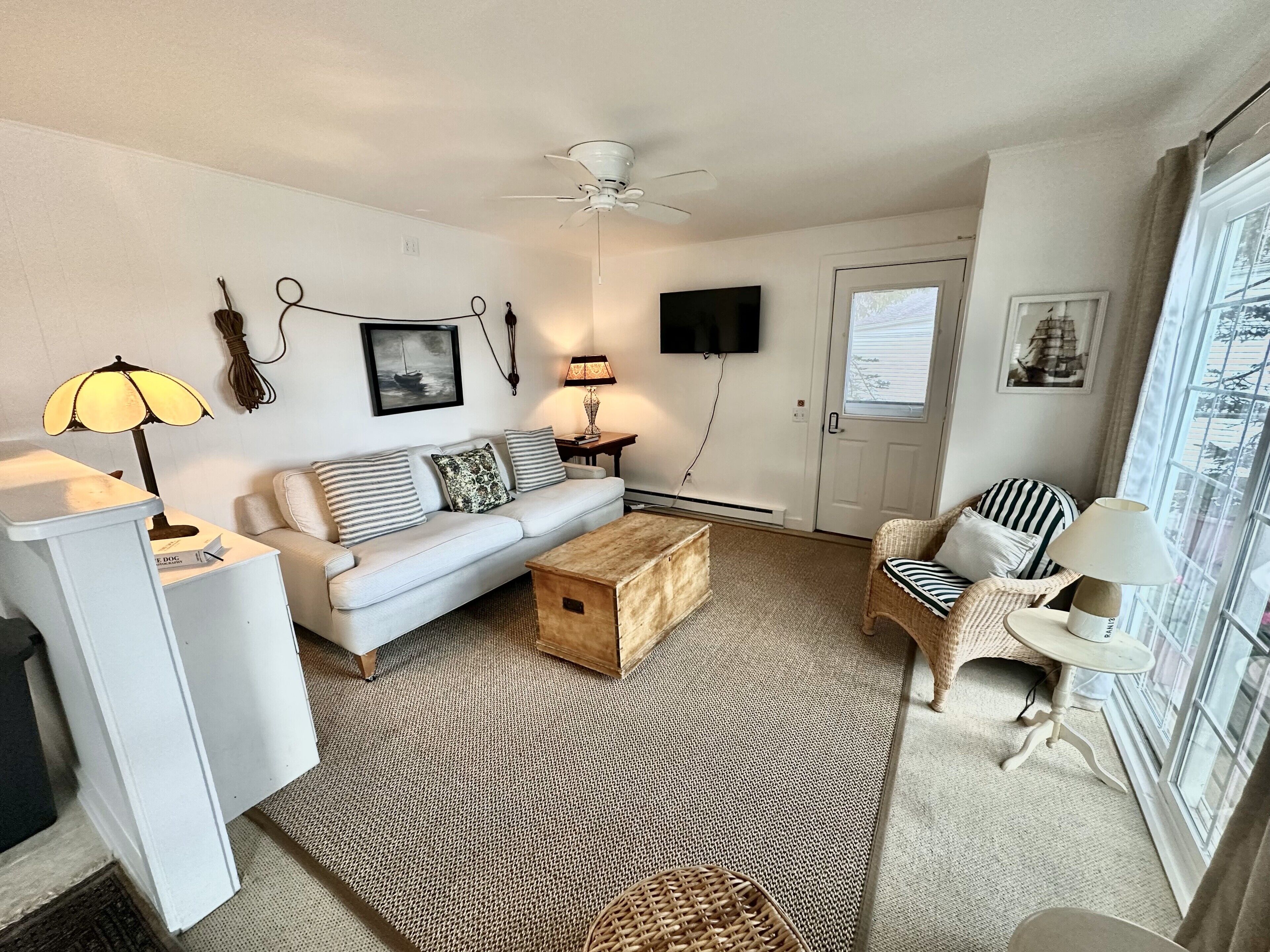 Topside - Cozy 2BR Unit w/ Dockside Views