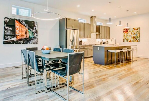 Townhome, 4 Bedrooms | Dining