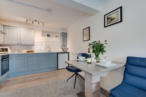 Fridge, oven, cookware/dishes/utensils