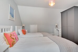 4 bedrooms, iron/ironing board, free WiFi, bed sheets