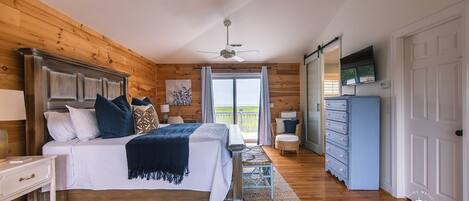 6 bedrooms, desk, iron/ironing board, travel cot