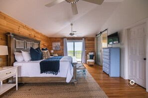 6 habitaciones, escritorio y tabla de planchar con plancha 