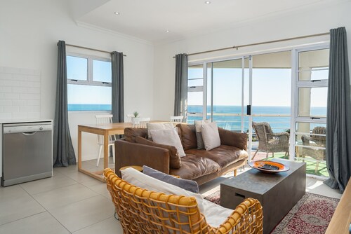 Two Bedroom Apartment | Pool | Netflix | Sea Views