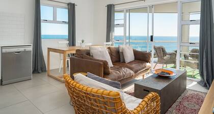 Two Bedroom Apartment | Pool | Netflix | Sea Views