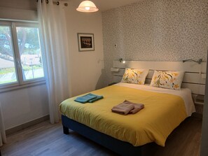 2 makuuhuonetta, silitysrauta/-lauta, ilmainen Wi-Fi, vuodevaatteet