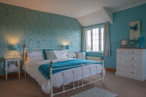 4 bedrooms, iron/ironing board, WiFi, bed sheets - The Old Farmhouse, Family-Friendly Stay on a Peaceful Organic Farm (Sleeps 8) (Exeter)