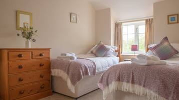 5 slaapkamers, een strijkplank/strijkijzer, wifi, beddengoed