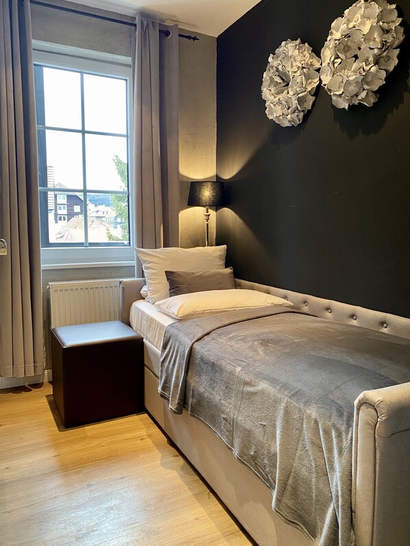 2 Schlafzimmer, Zimmersafe, kostenloses WLAN, Bettwäsche