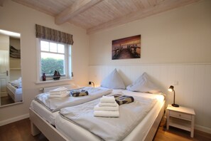 1 bedroom, iron/ironing board, free WiFi, bed sheets - Comfortable 5-star vacation home with approx. 55 sqm living space on the first floor (Wyk auf Föhr)
