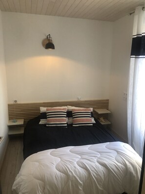 2 chambres, fer et planche à repasser, Wi-Fi, draps fournis