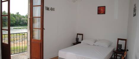 1 chambre, lit parapluie, Wi-Fi gratuit, draps fournis