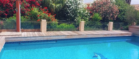 Outdoor pool, a heated pool