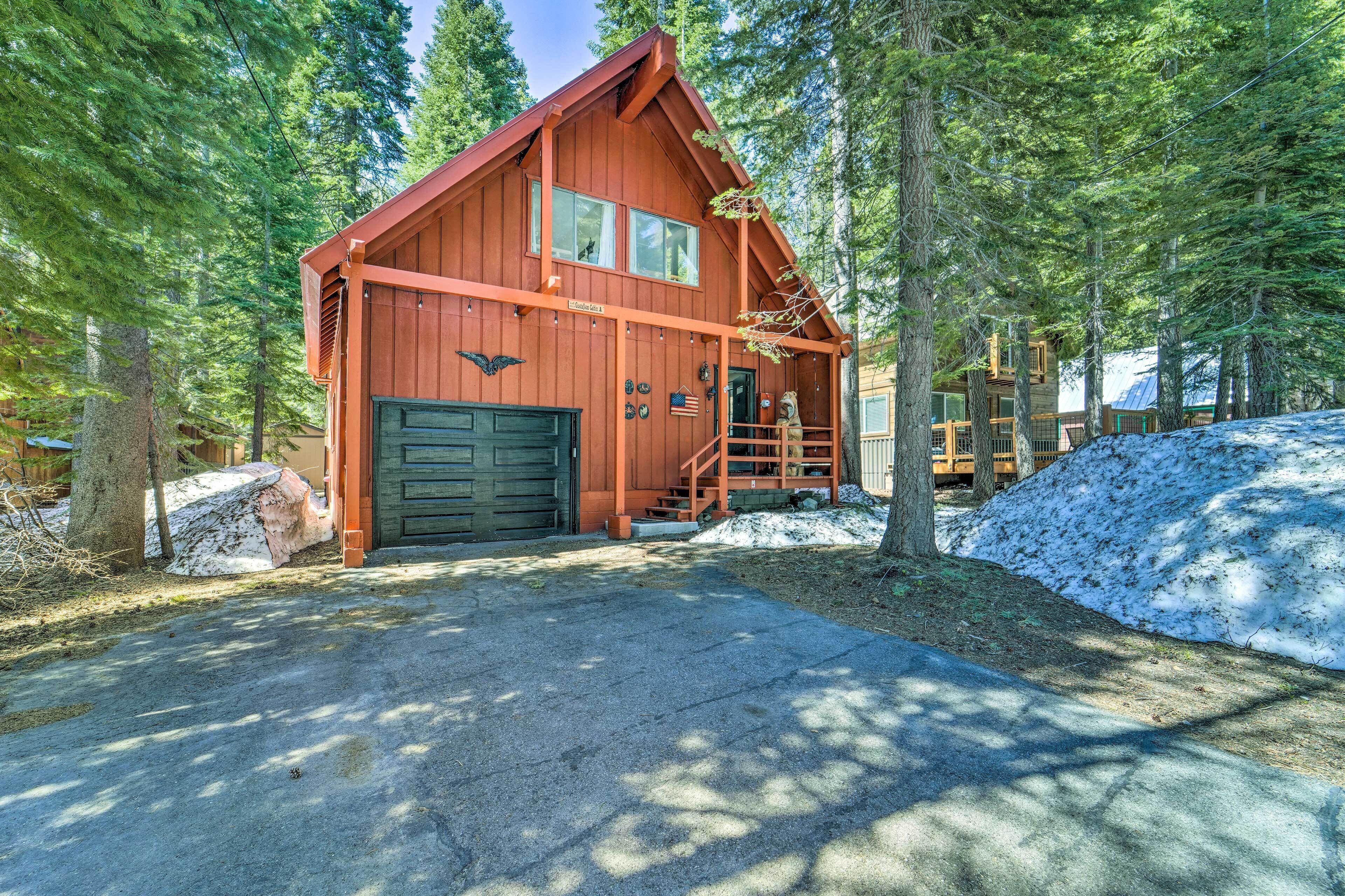 Truckee Cabin w/ Fire Pit & Grill: Near Lake!