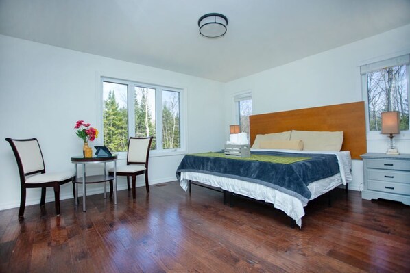 6 makuuhuonetta, silitysrauta/-lauta, ilmainen Wi-Fi, vuodevaatteet