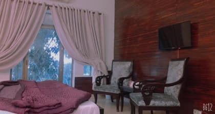 Hotel Gulberg Lodges