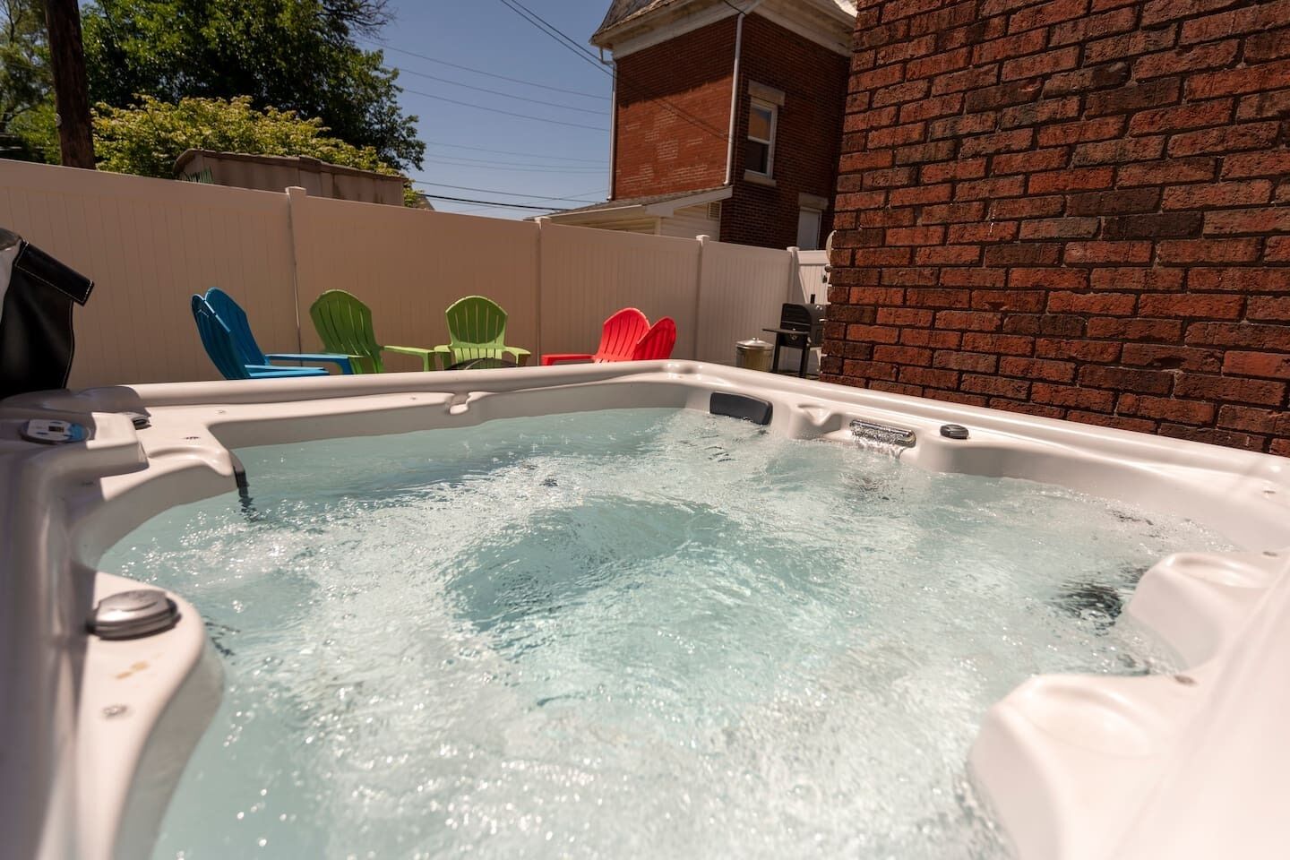 Red Zen | HotTub-all yr | Firepit | Grill | DogsOK
