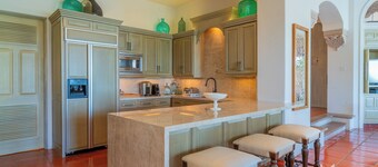 Secluded Villa in Del Mar! Chef, Butler and access to Golf, Spa, Gym & More!