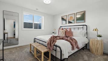 2 bedrooms, iron/ironing board, travel cot, WiFi