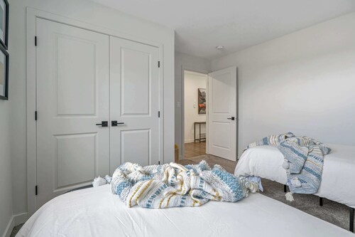 Livingston Way | Family-Friendly Retreat | 55" TV!