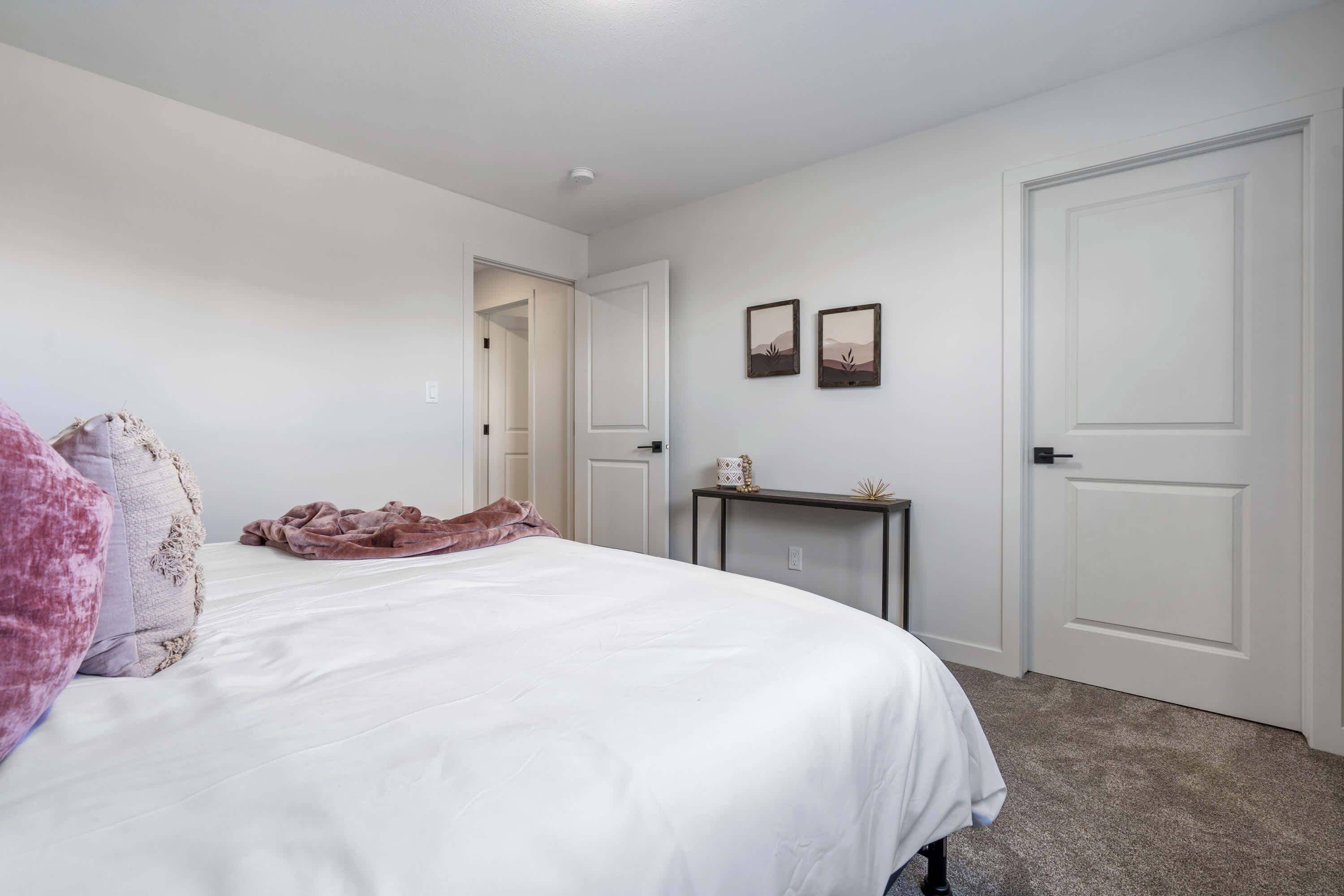 2 habitaciones, tabla de planchar con plancha, cuna de viaje y wifi 