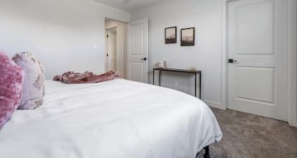 Livingston Way | Family-Friendly Retreat | 55" TV!